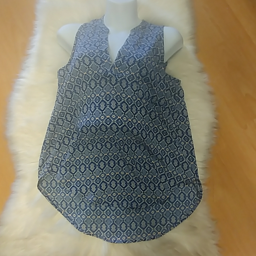 Lush Printed Crepe Sleeveless Top - Picture 7 of 8
